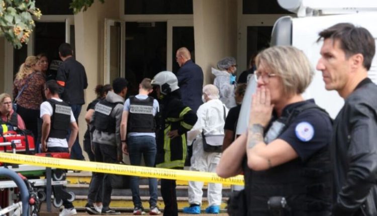 مقهى بباريس