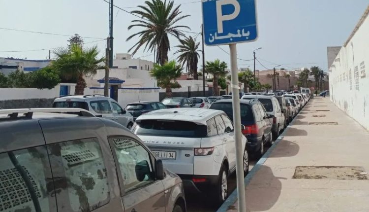 مواقف السيارات